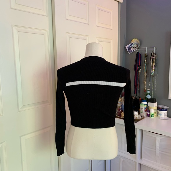 Brandy Melville cropped sweater - Picture 2 of 2